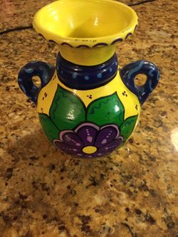 Pottery that hangs on wall
