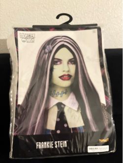 COSTUME
