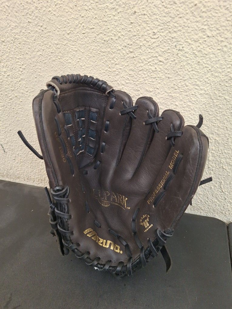 Mizuno Baseball Glove, 12"