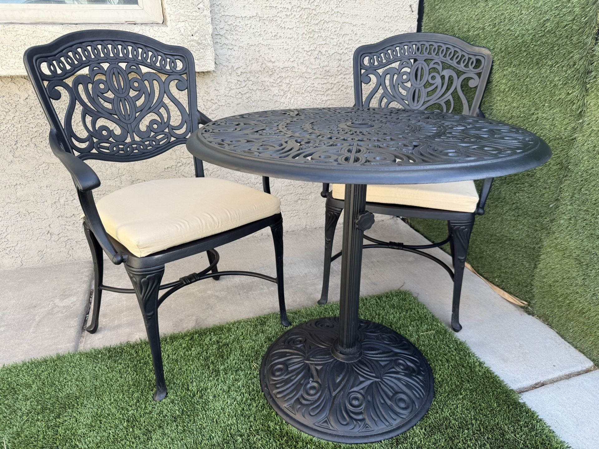Patio Outdoor Furniture Bistro Set 2 Chairs With New Cushions And Round Table 