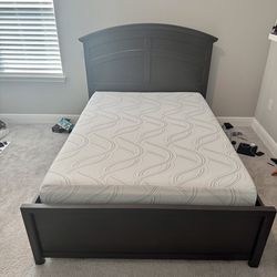 Full bed/ mattress/ dresser