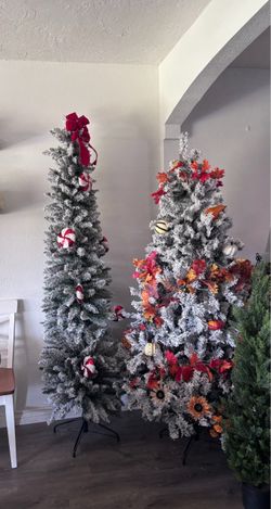 6ft snow flocked Christmas tree π