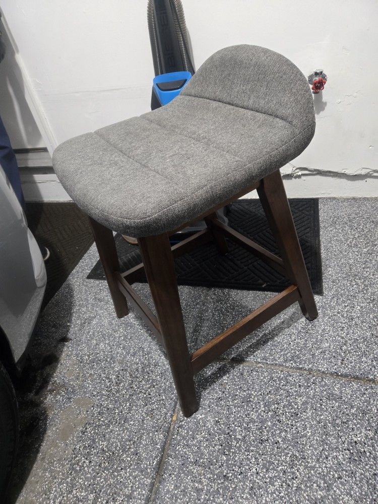 Ashley lyncott counter height upholstered bar stool set of 2