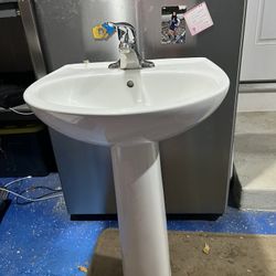 Pedestal Sink With Faucet 