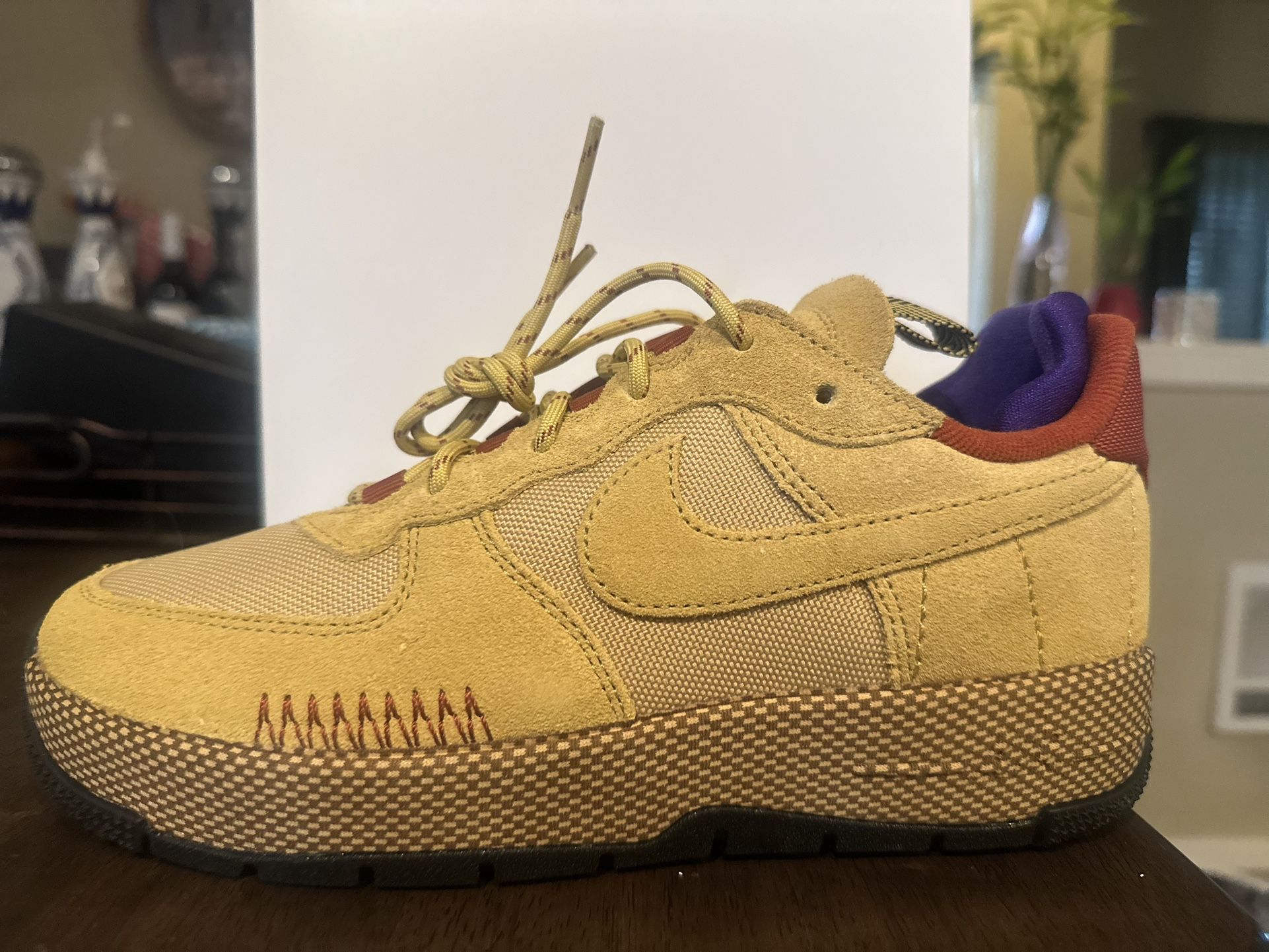 BRAND NEW * gold Nikes Size 7