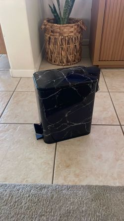mDesign Slim Metal Rectangle 1.3 Gallon/5 Liter Trash Can