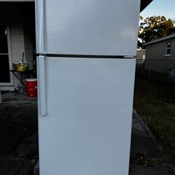 GE Refrigerator 