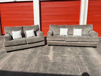 Couch set (Delivery Available)