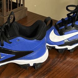 Boys Nike Alpha Football Cleats Size 2Y