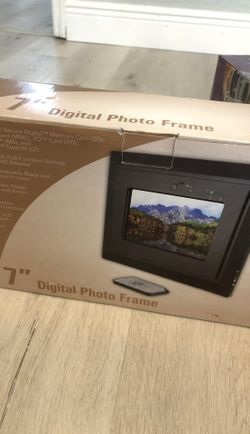Digital photo frame