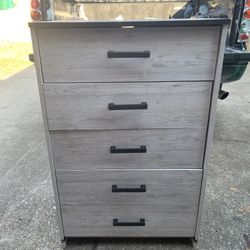 Kids 5 Drawer Dresser Chest… Delivery Available 