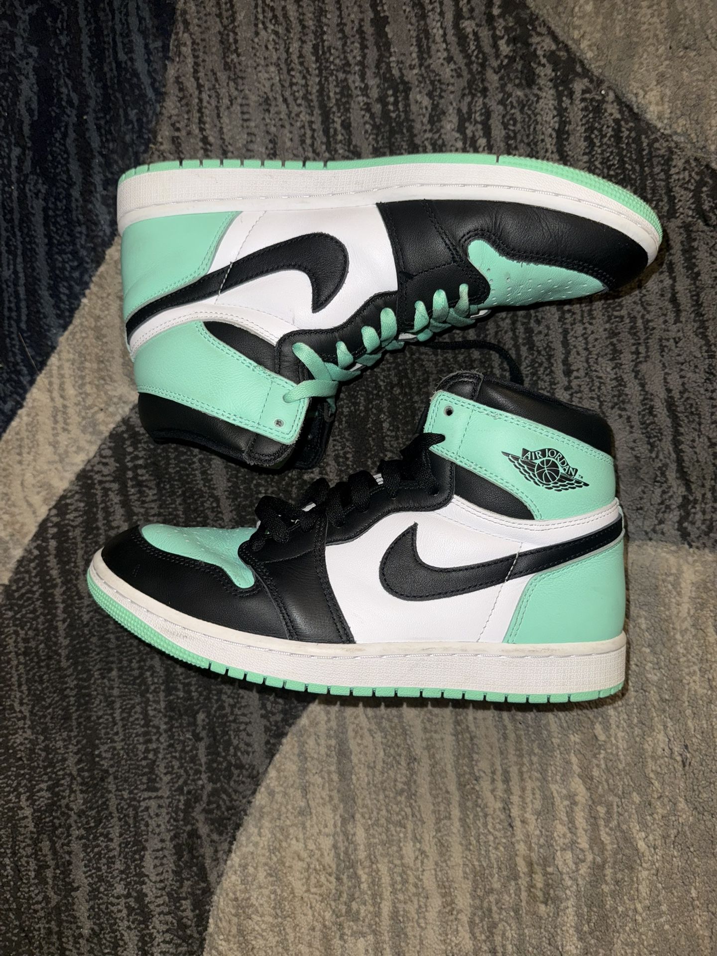 Jordan 1 High Green Glow