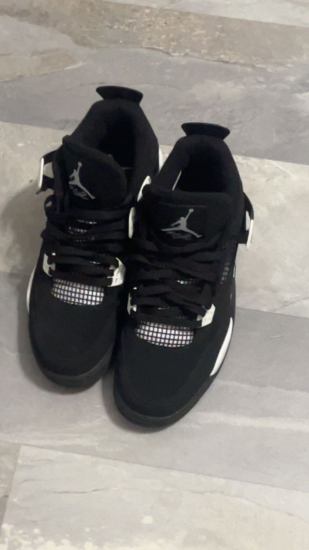 Jordan 4s, White Thunder