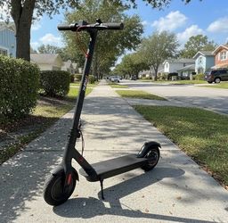 EMOVE 36V Electric Scooter, Needs New Front Tire! Works great. Does not include Charger, currently Charged.