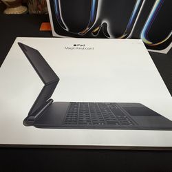 iPad Magic Keyboard 11” (iPad Pro 1st to 4th gen) (iPad Air 11inch to 10.9inch) like new
