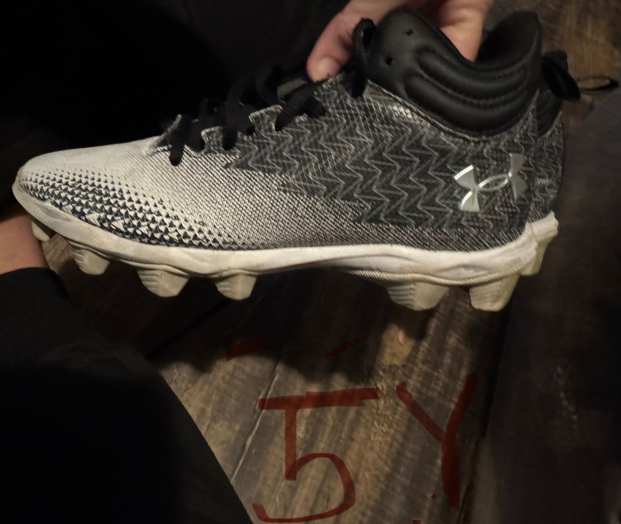 Boys under armor cleats Size 5Y