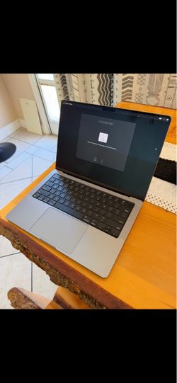 Apple MacBook Pro Laptop