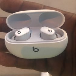 Beats Ear Bud Never been used