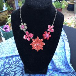 Floral Necklace Set In Silvertone