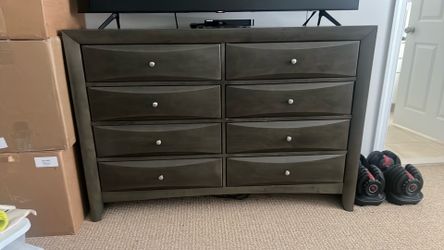 Three-piece dresser set