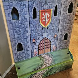 Large play castle with accessories