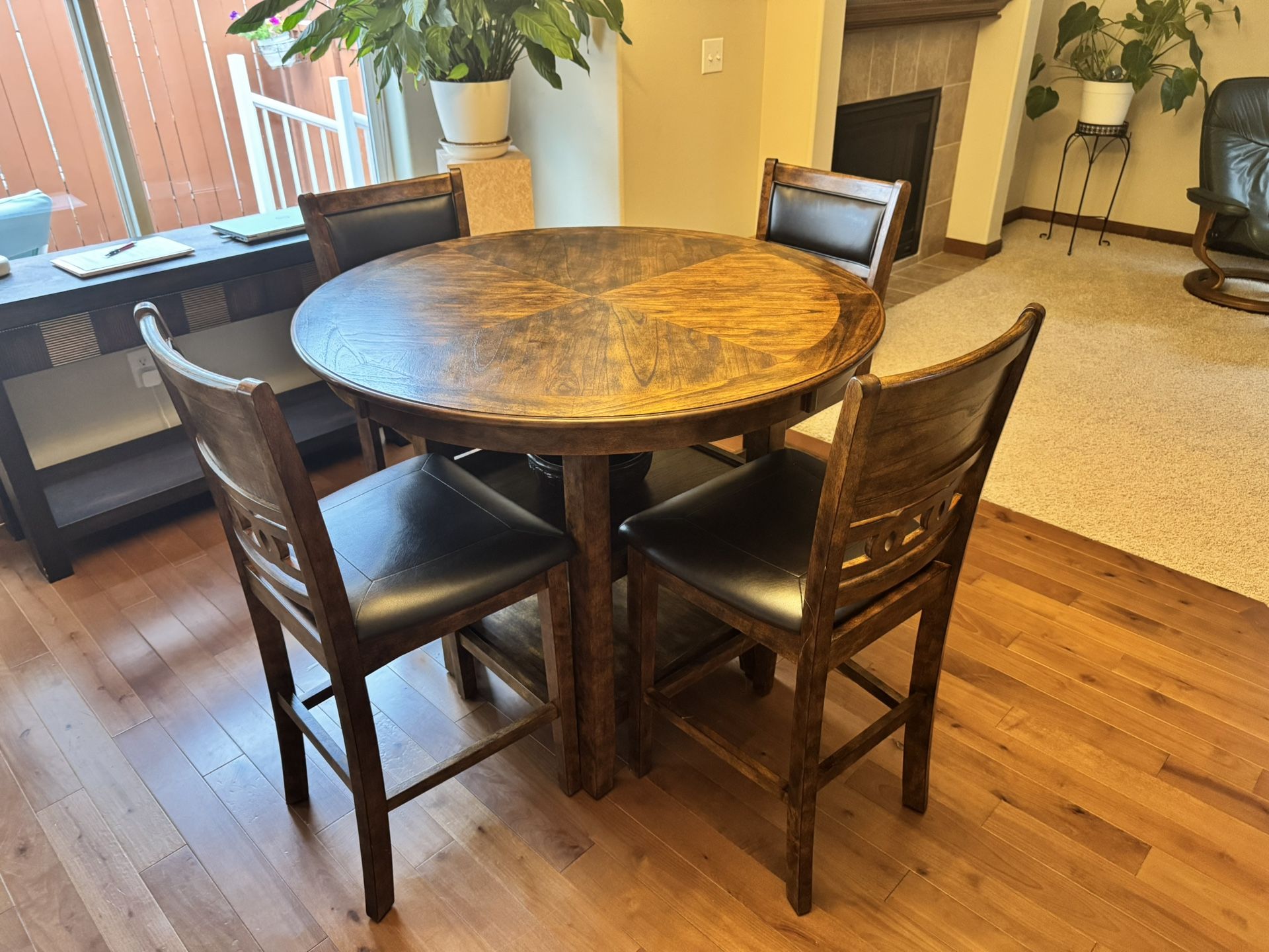 Round High Boy Dining Table And Chairs