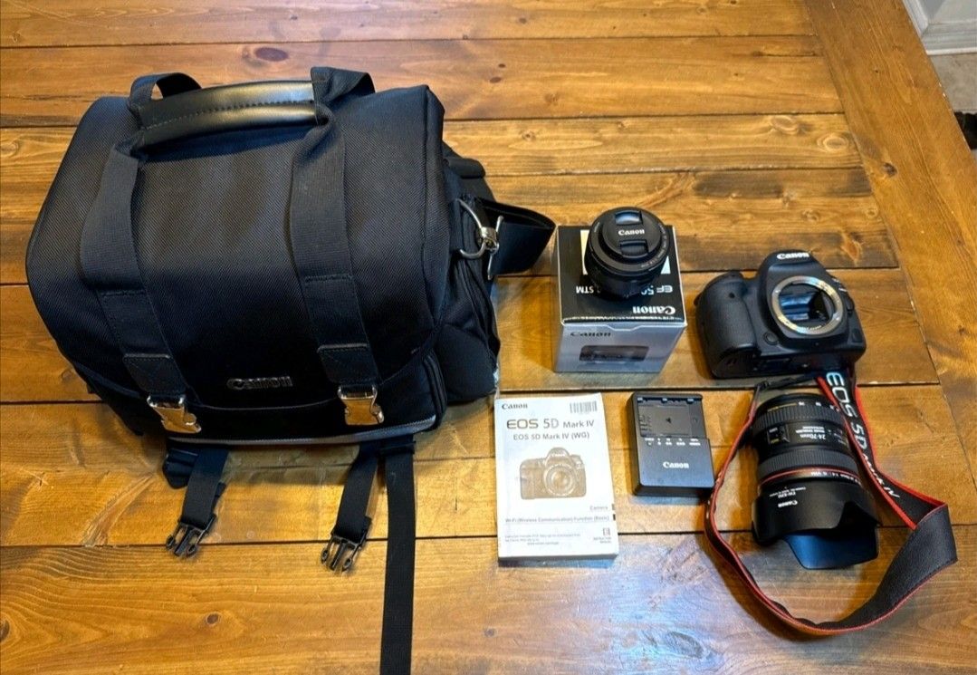 Canon 5D Mark IV with  Extras.. Mint Condition Like New