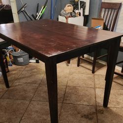 Expanding Dining Table Set