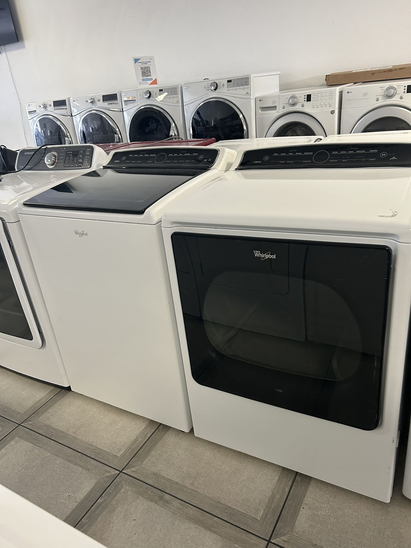 Whirlpool Washer And Gas Dryer Set