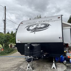 2019 Great Wolf Limited RV 28ft Excellent Condition Class C 