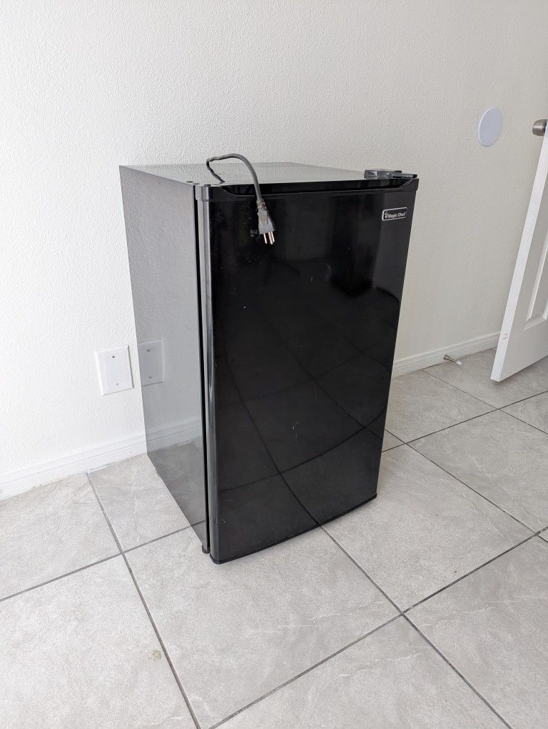 Magic Chef 3.5 Cu. Ft. Mini Fridge