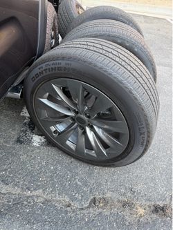 Tesla Tire and Wheels 275/45 265/45 R20