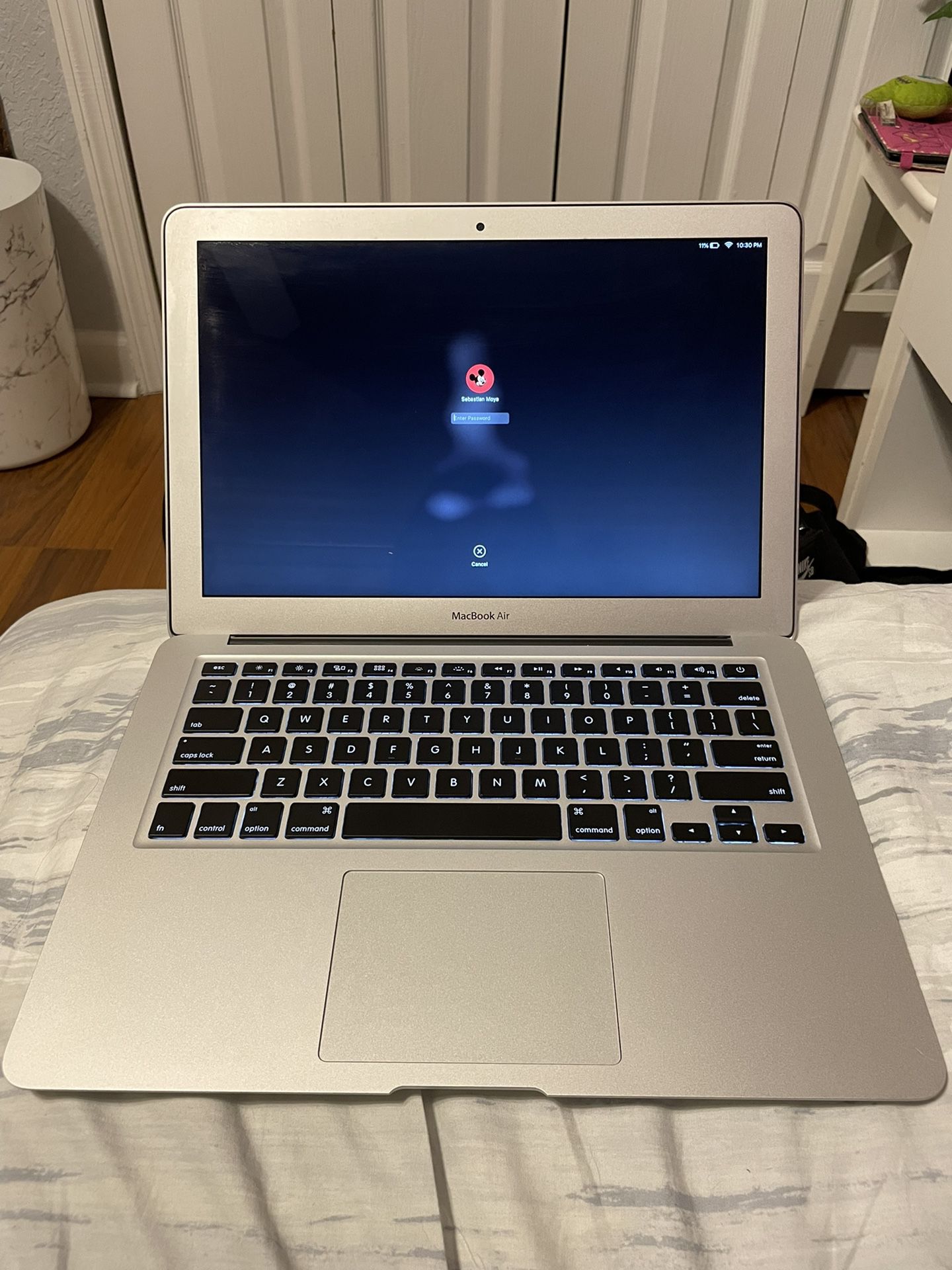 MINT CONDITION 2015 MacBook Air 13 In. $420 OBO