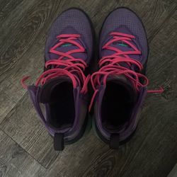 Lebron 19 purple, pink