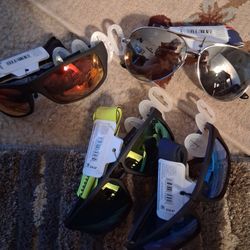 Foster Grant Polorized Sunglasses With Neck Strap. 