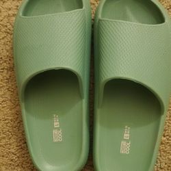32 COOL LG SANDALS 