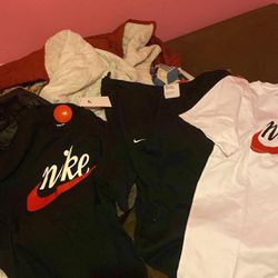 Nike  Shirts And Sweats 
