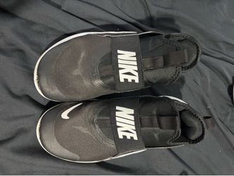 Boys Nike Black Size 6