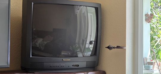 Panasonic CT-25G7F-1
25-inch CRT