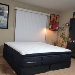 HIGH QUALITY KING SIZE STEARNS AND FOSTER PILLOWTOP MATTRESS AND BOXSPRINGS FOR SALE! IN EXCELLENT CONDITION,  HIGH QUALITY,  FREE DELIVERY 
