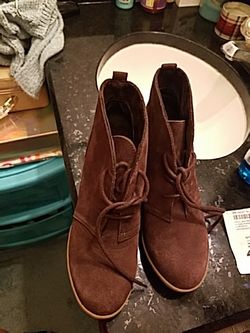 Minotonka wedges sz7 rust in color