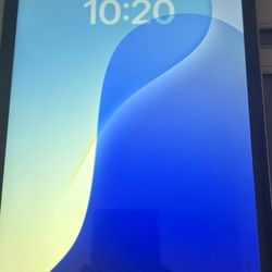 iPad Air 4th Gen w/ Keyboard Case