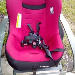 BABY CAR SEATS WITHIN EXPIRATION DATES.