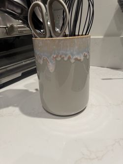 Kitchen utensil holder