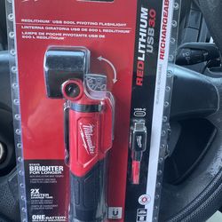 Milwaukee rechargeable light pivoting