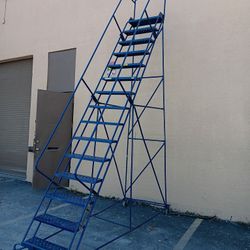 15 Step Rolling Ladder