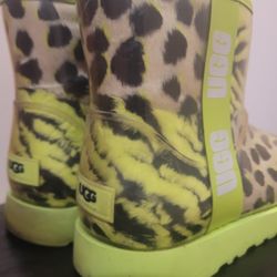 Size 11 Women UGGS