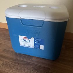 COLEMAN Chiller Personal Cooler, 30 qt, Plastic, Blue/White