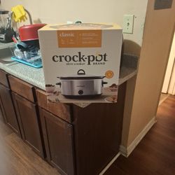 Washing Machine And Brand New Crock Pot For Sale