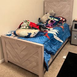 2 Twin Size Beds 